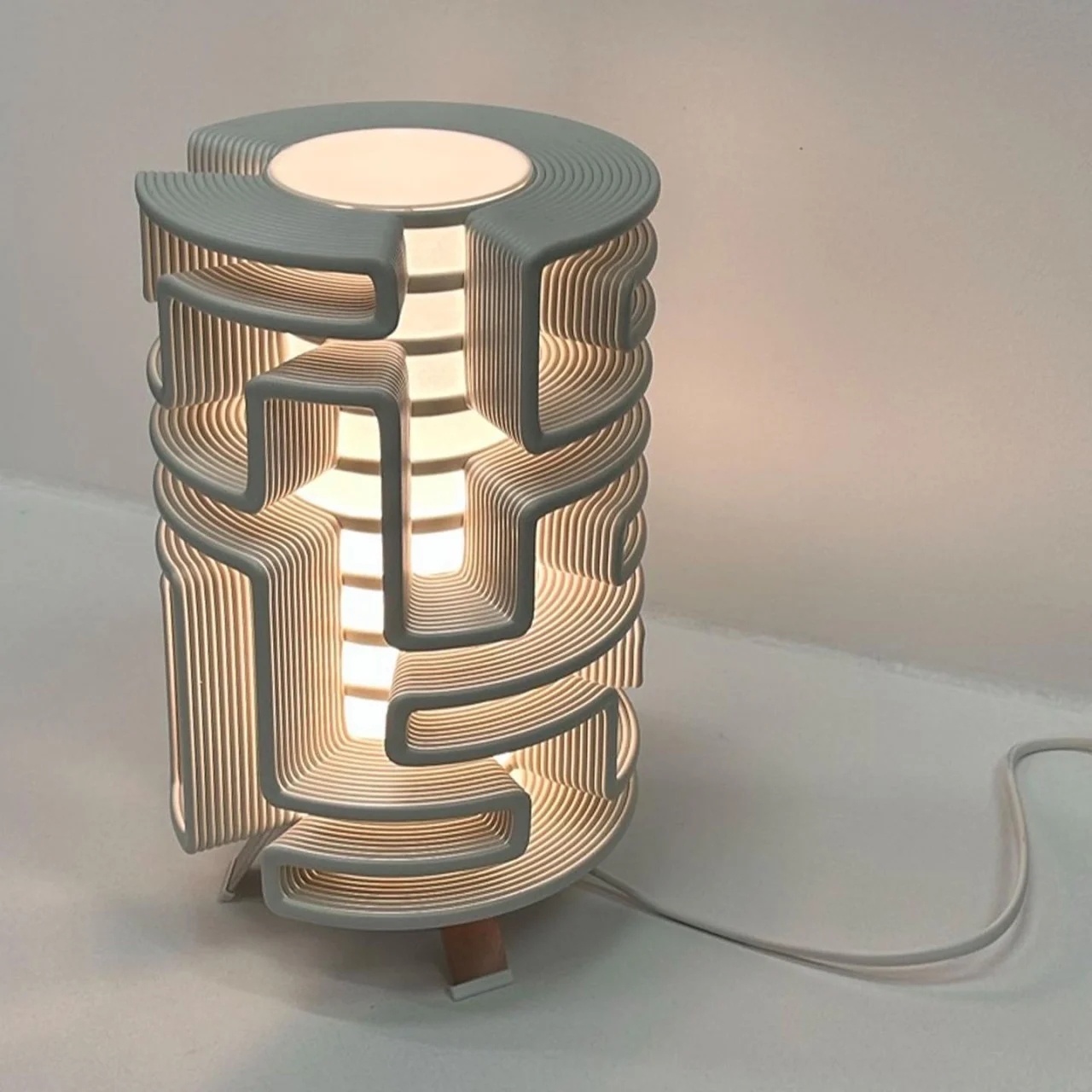 92bdcd52d18a4a572c748a49b485b12e_3d-printed-maze-lamp-3.jpg